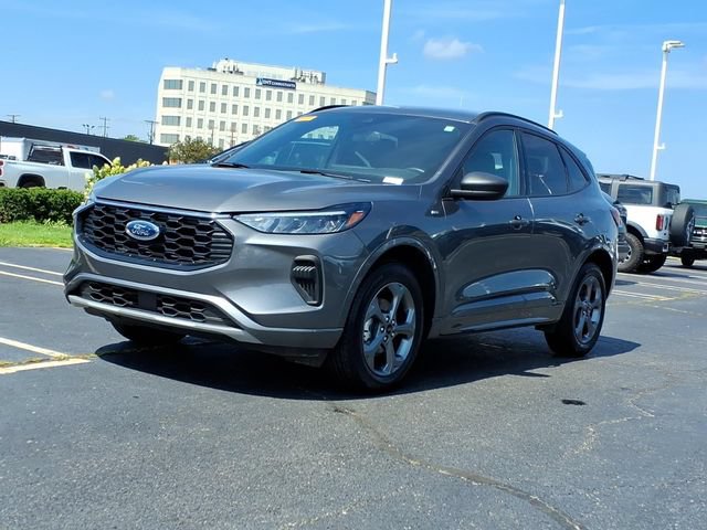 Used 2024 Ford Escape ST-Line w/ Tech Pack #1 AWD/4WD image 3