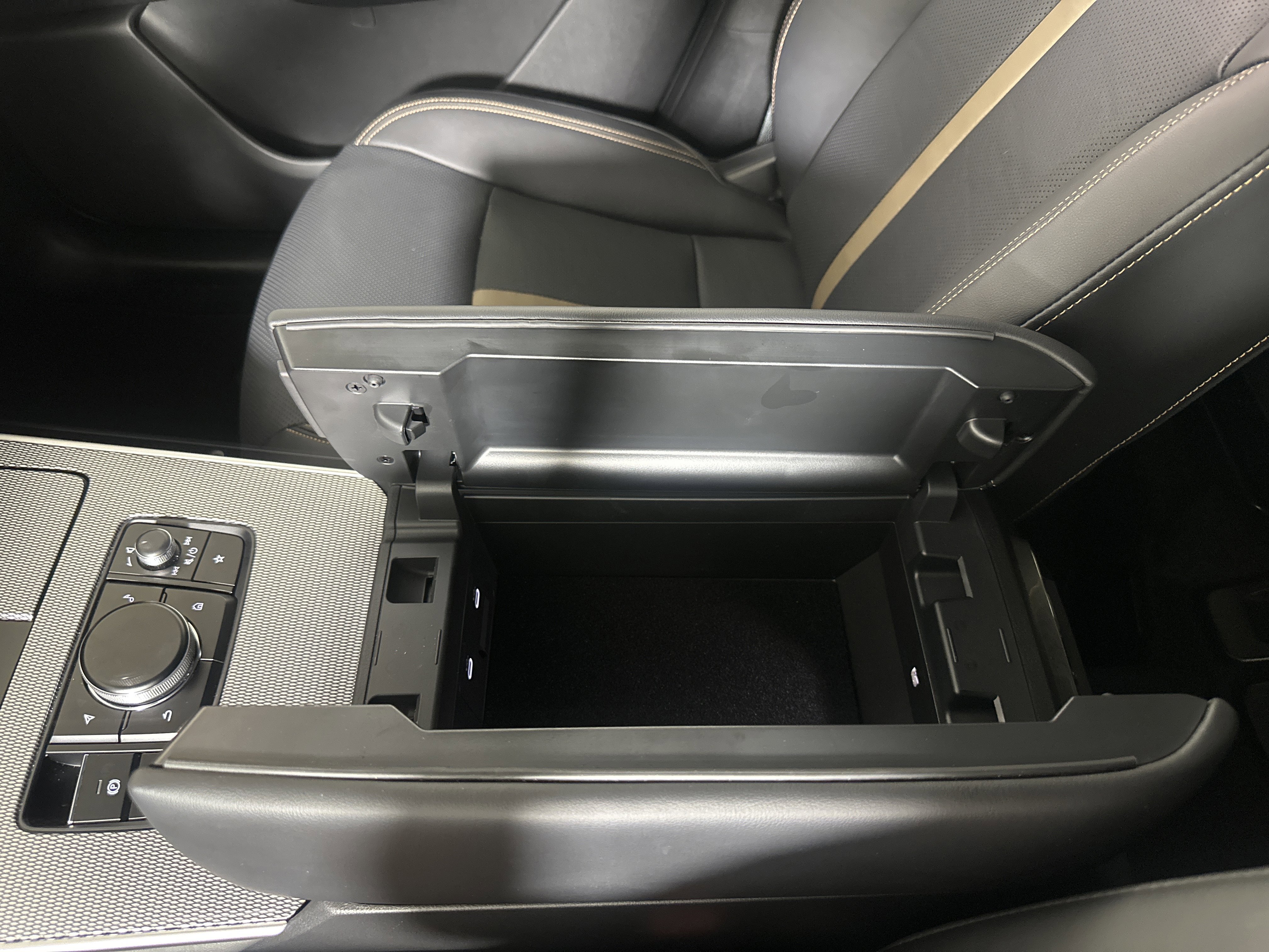 Used 2025 MAZDA CX-70 3.3 Turbo S w/ Premium Package image 19