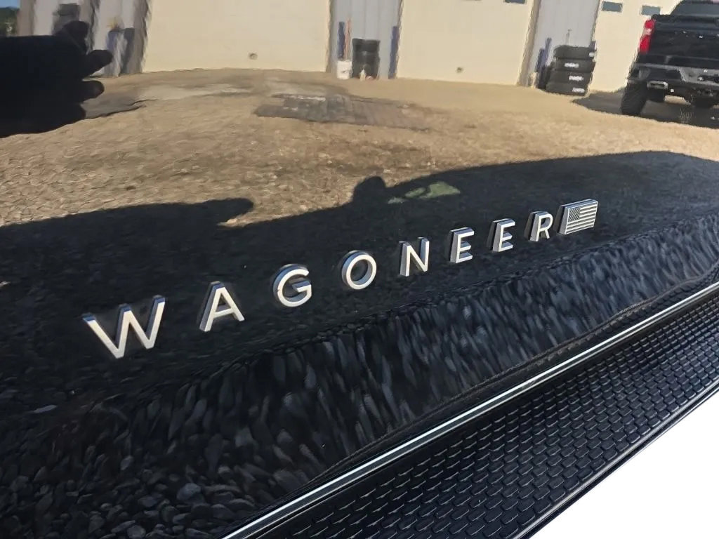 Used 2024 Jeep Wagoneer Series II w/ Flexible Seating Group AWD/4WD image 10