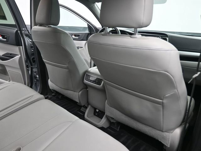 Used 2015 Toyota Highlander XLE image 24