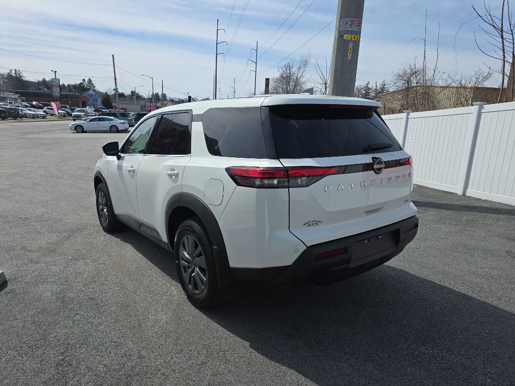 Used 2025 Nissan Pathfinder S image 9