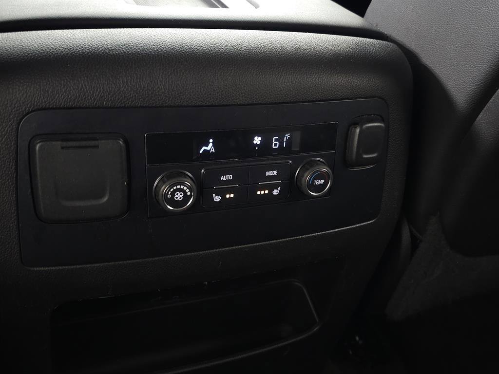 Used 2015 GMC Yukon SLT image 30