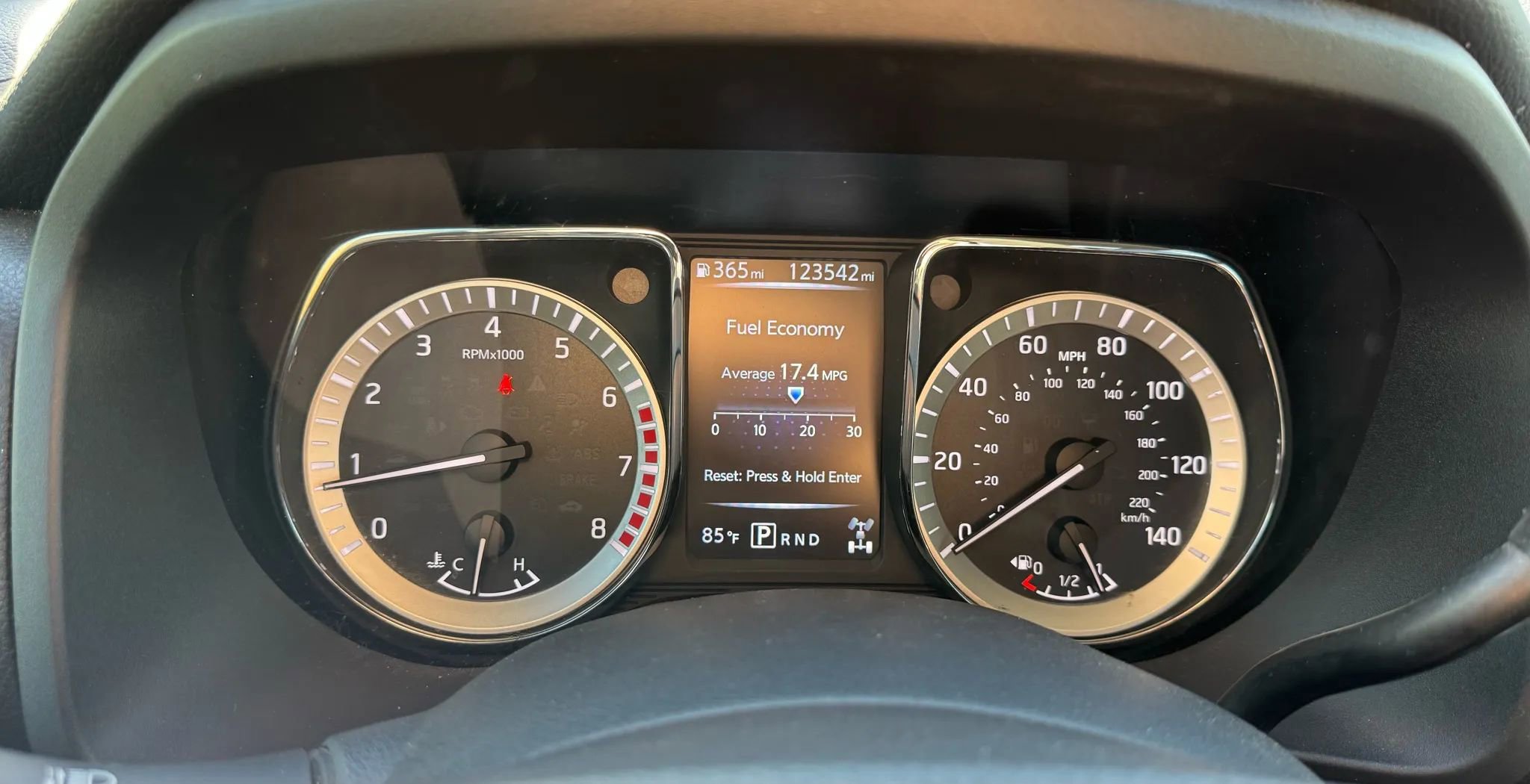 Used 2018 Nissan Titan SV image 19
