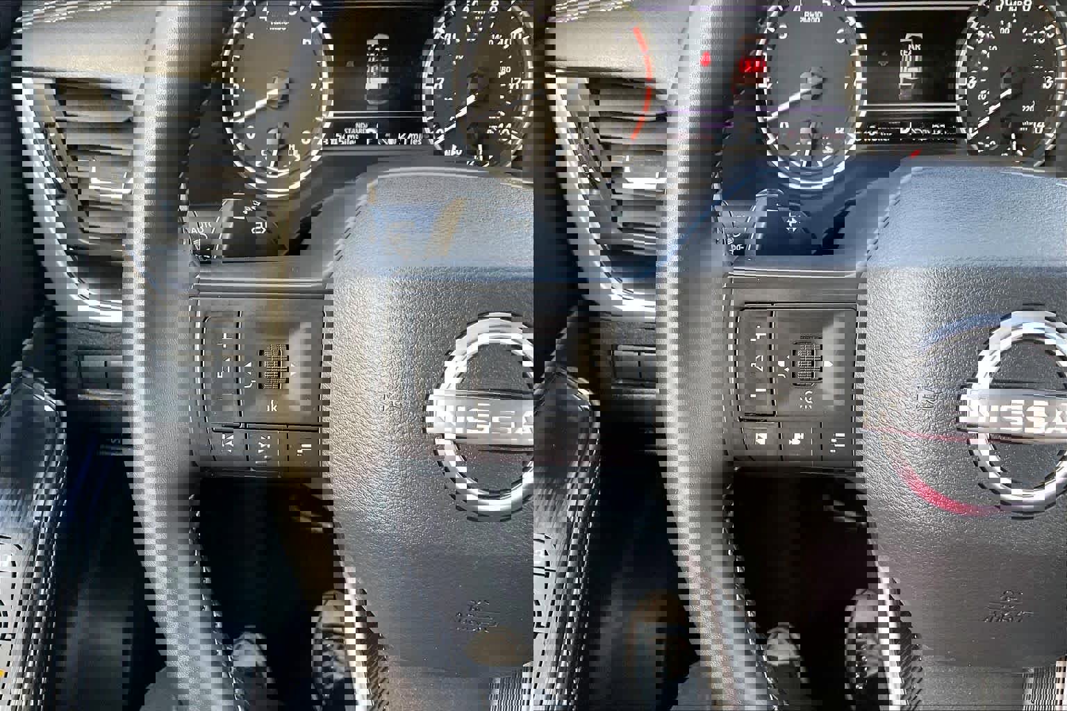 Used 2025 Nissan Rogue SV image 23