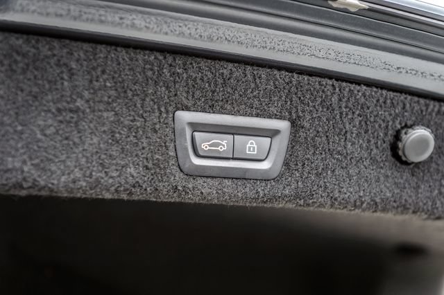 Used 2019 BMW 740i w/ M Sport Package RWD image 12