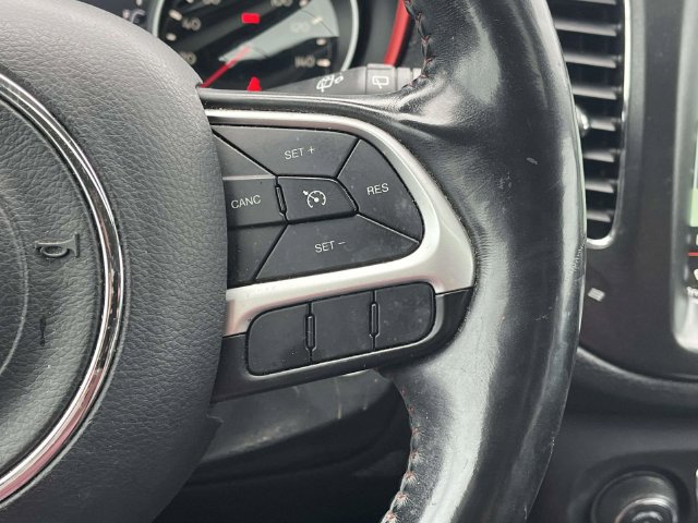 Used 2018 Jeep Compass Trailhawk w/ Leather Interior Group AWD/4WD image 31