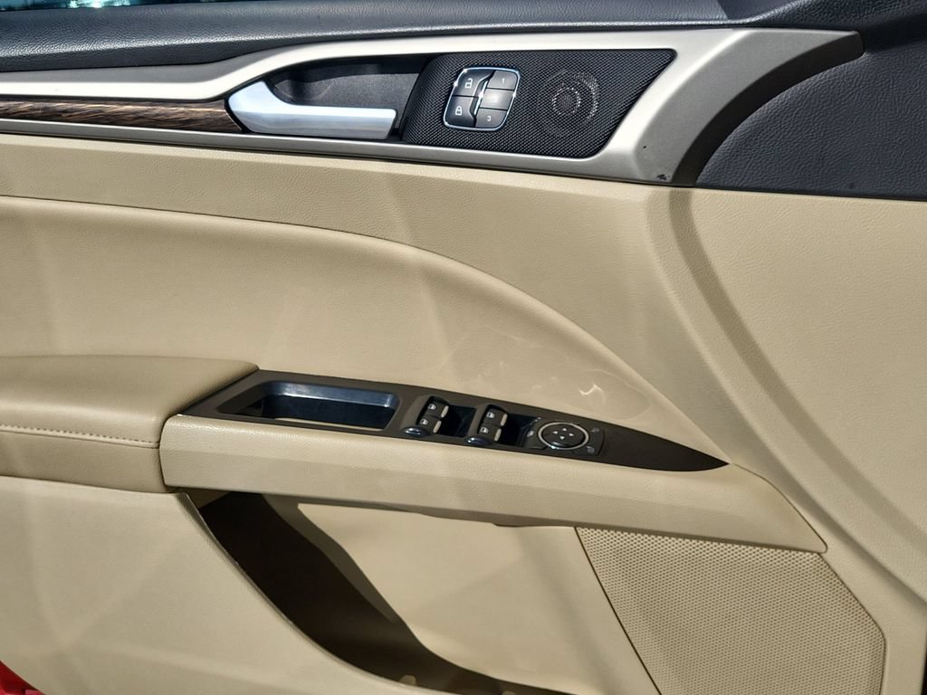Used 2013 Ford Fusion SE FWD image 10