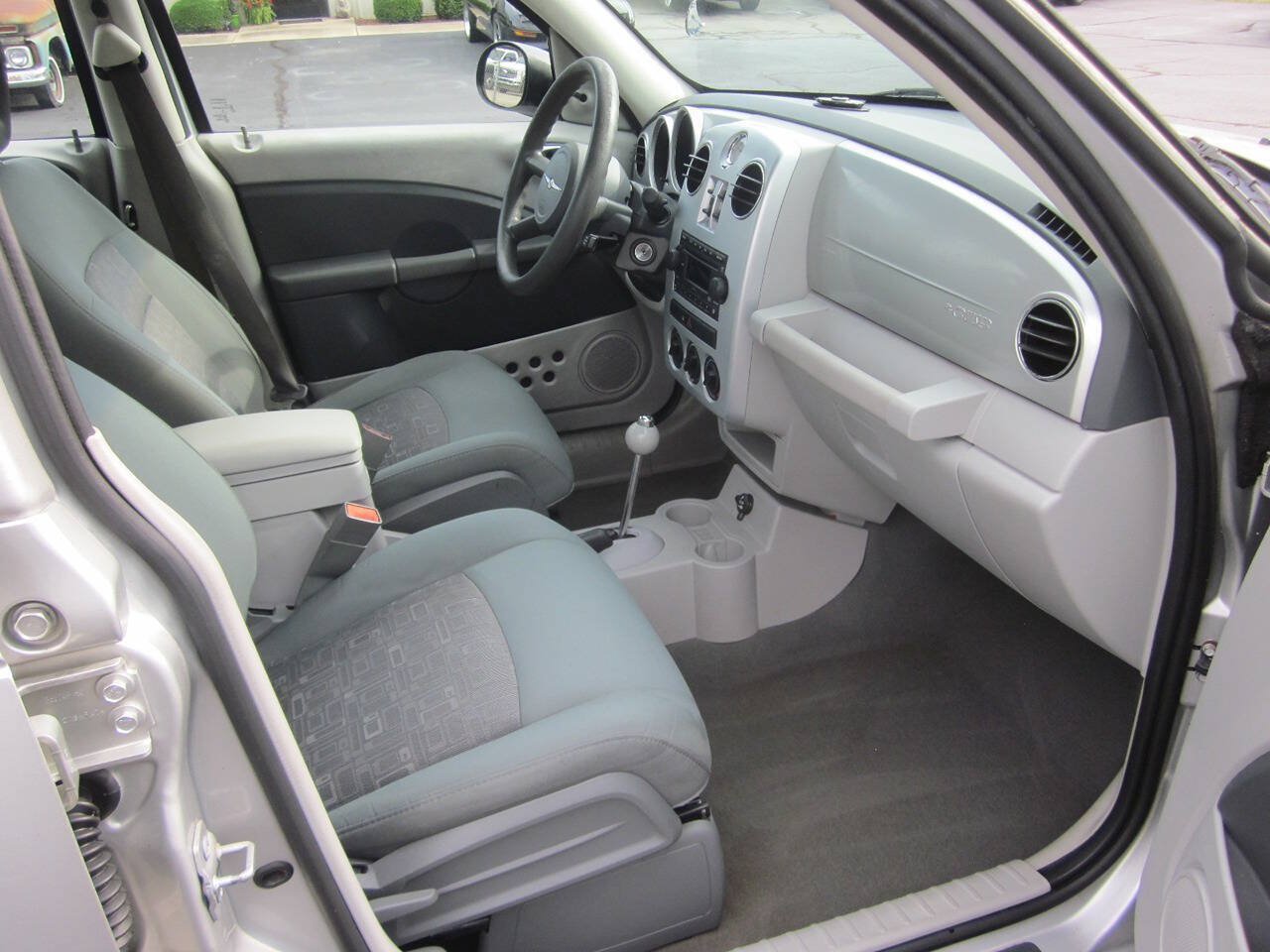 Used 2008 Chrysler PT Cruiser FWD image 13