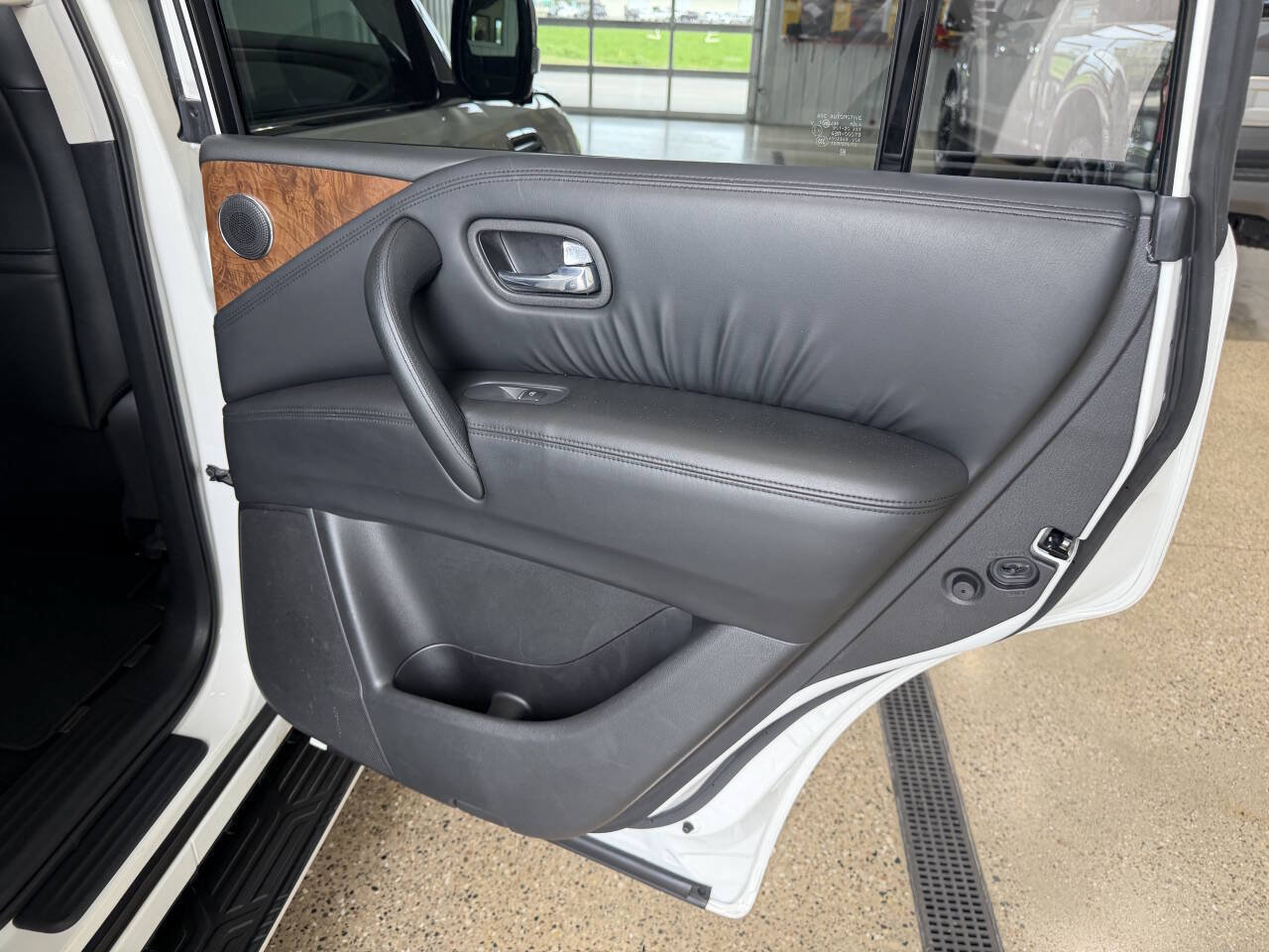 Used 2024 Nissan Armada SL w/ Captain's Chairs Package AWD/4WD image 44