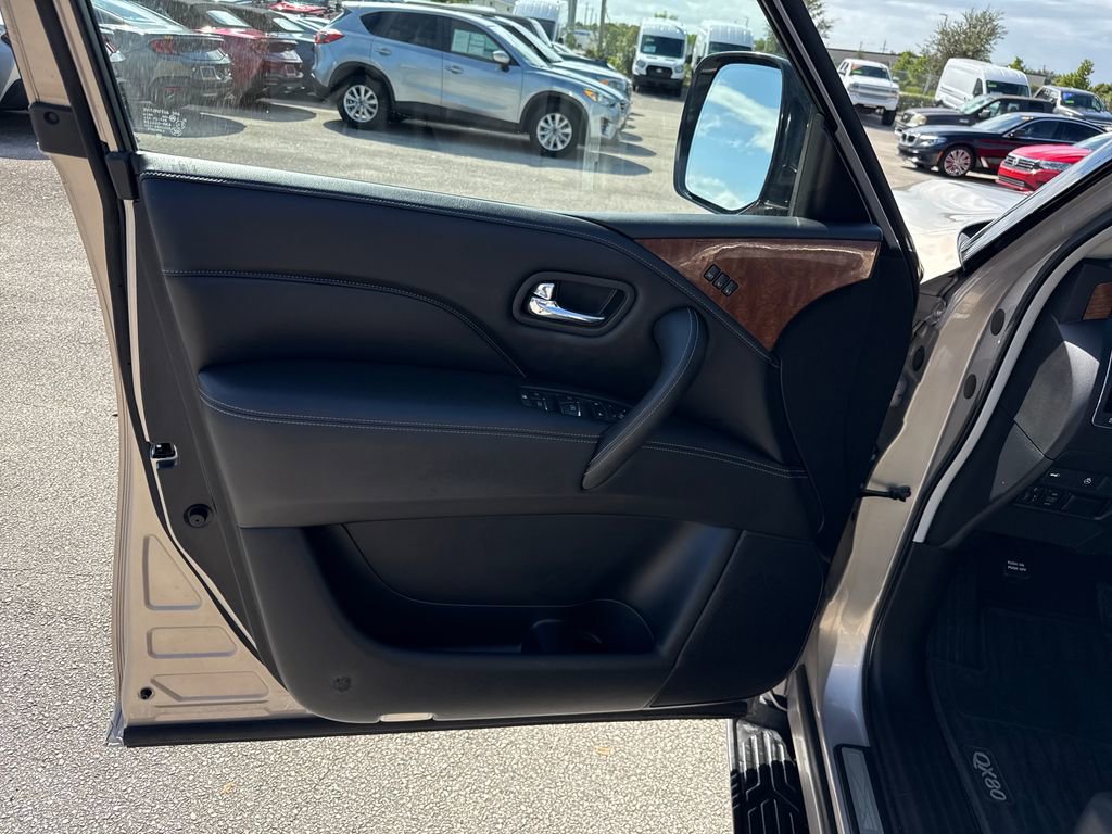 Used 2019 INFINITI QX80 Luxe w/ All-Season Package image 14
