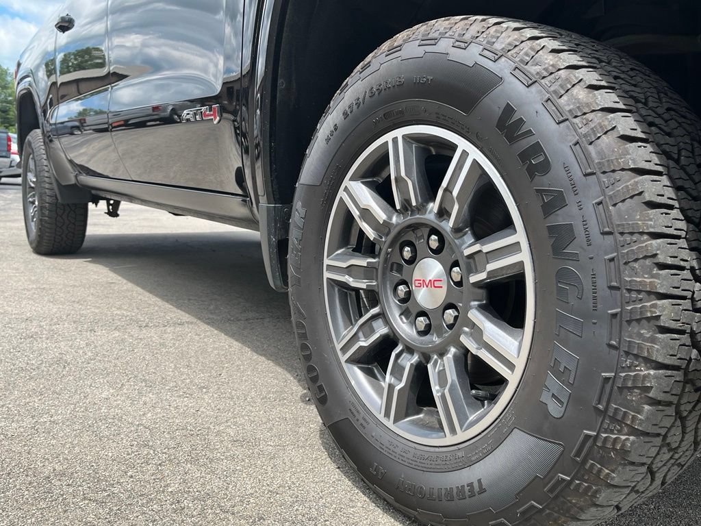 Used 2024 GMC Sierra 1500 AT4 w/ Technology Package AWD/4WD image 12