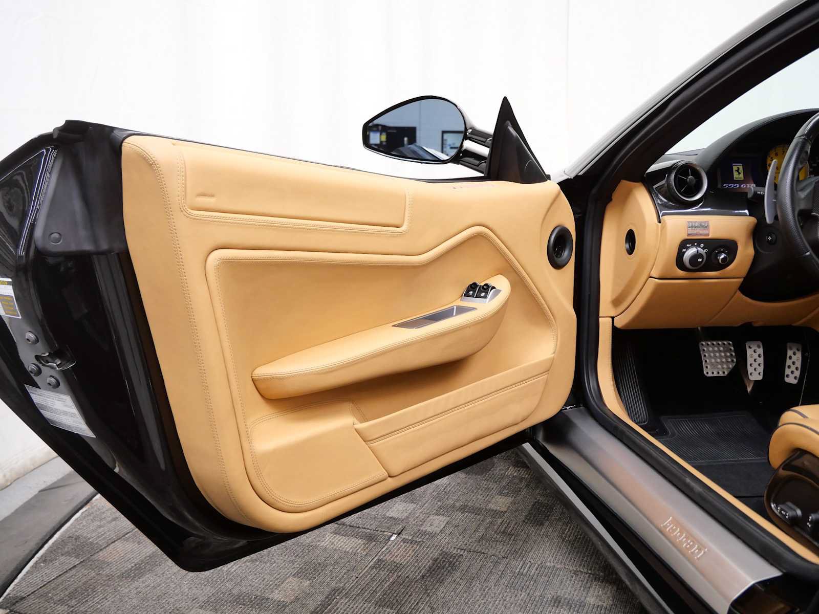 Used 2008 Ferrari 599 GTB Fiorano RWD image 16