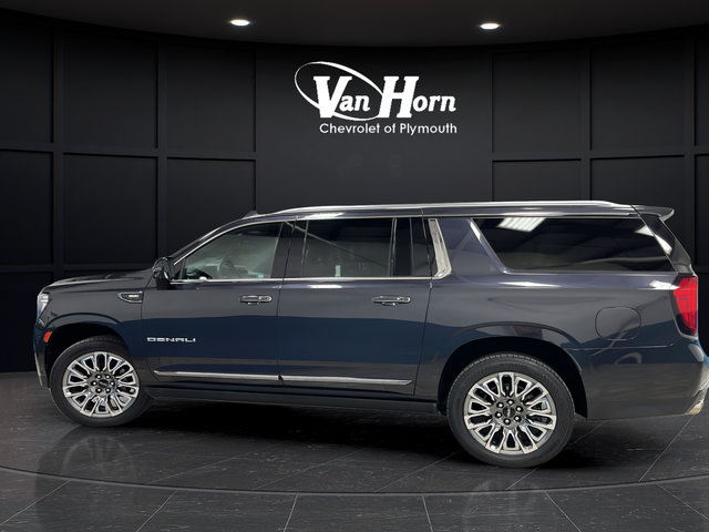 Used 2023 GMC Yukon XL Denali Ultimate AWD/4WD image 4
