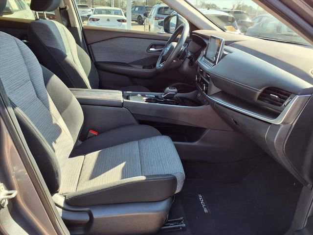 Used 2023 Nissan Rogue SV image 19