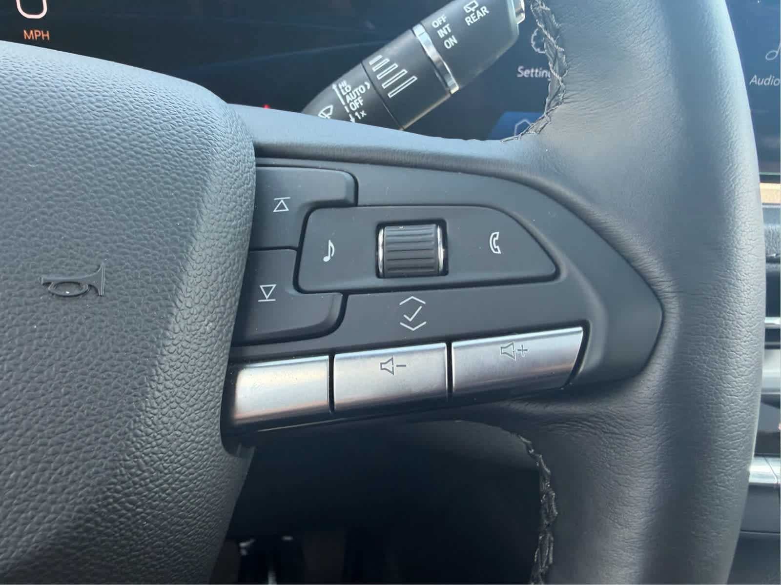 Used 2025 Cadillac XT4 Premium Luxury AWD/4WD image 18