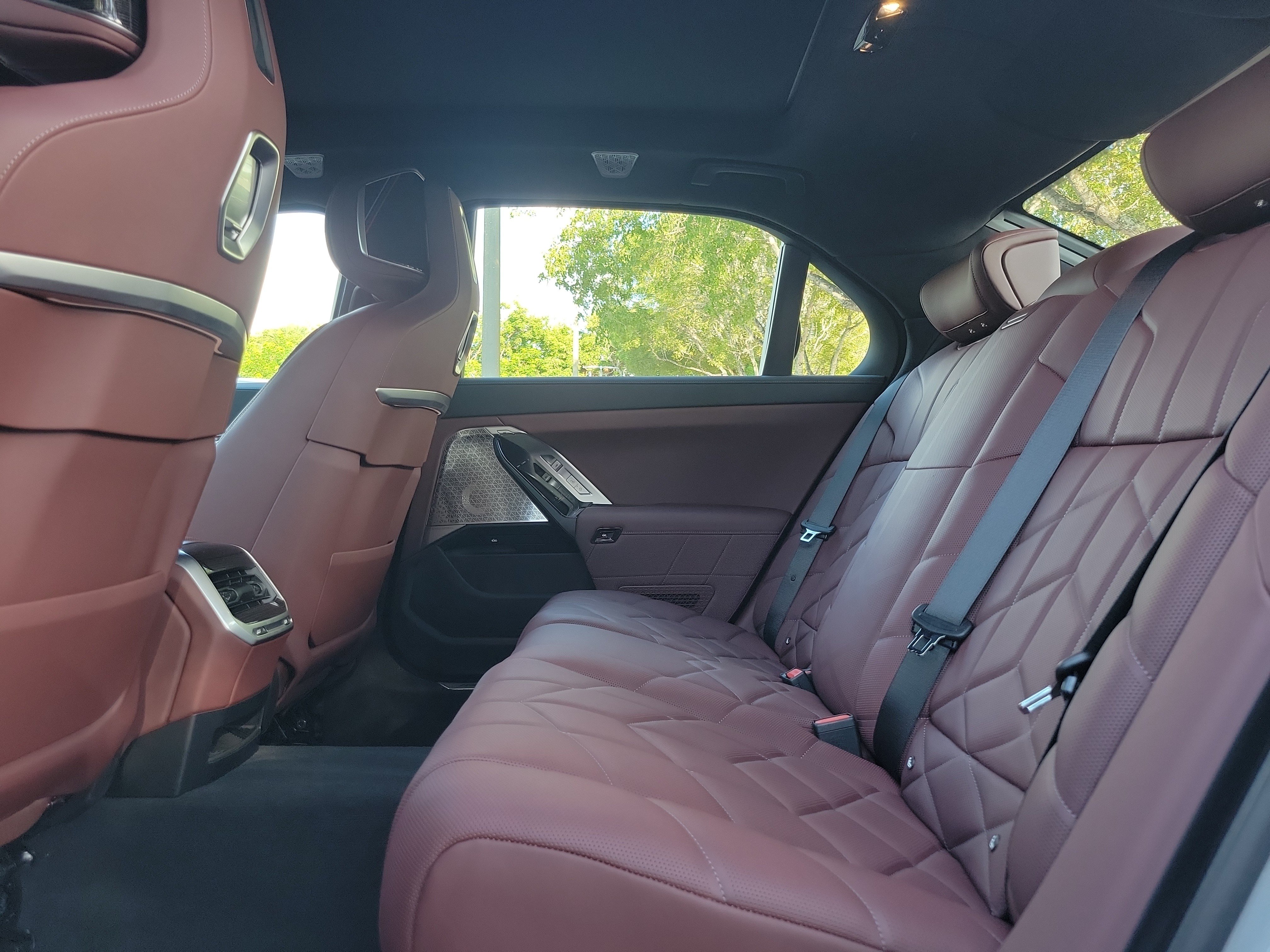 Used 2026 BMW 740i w/ Executive Package RWD image 15