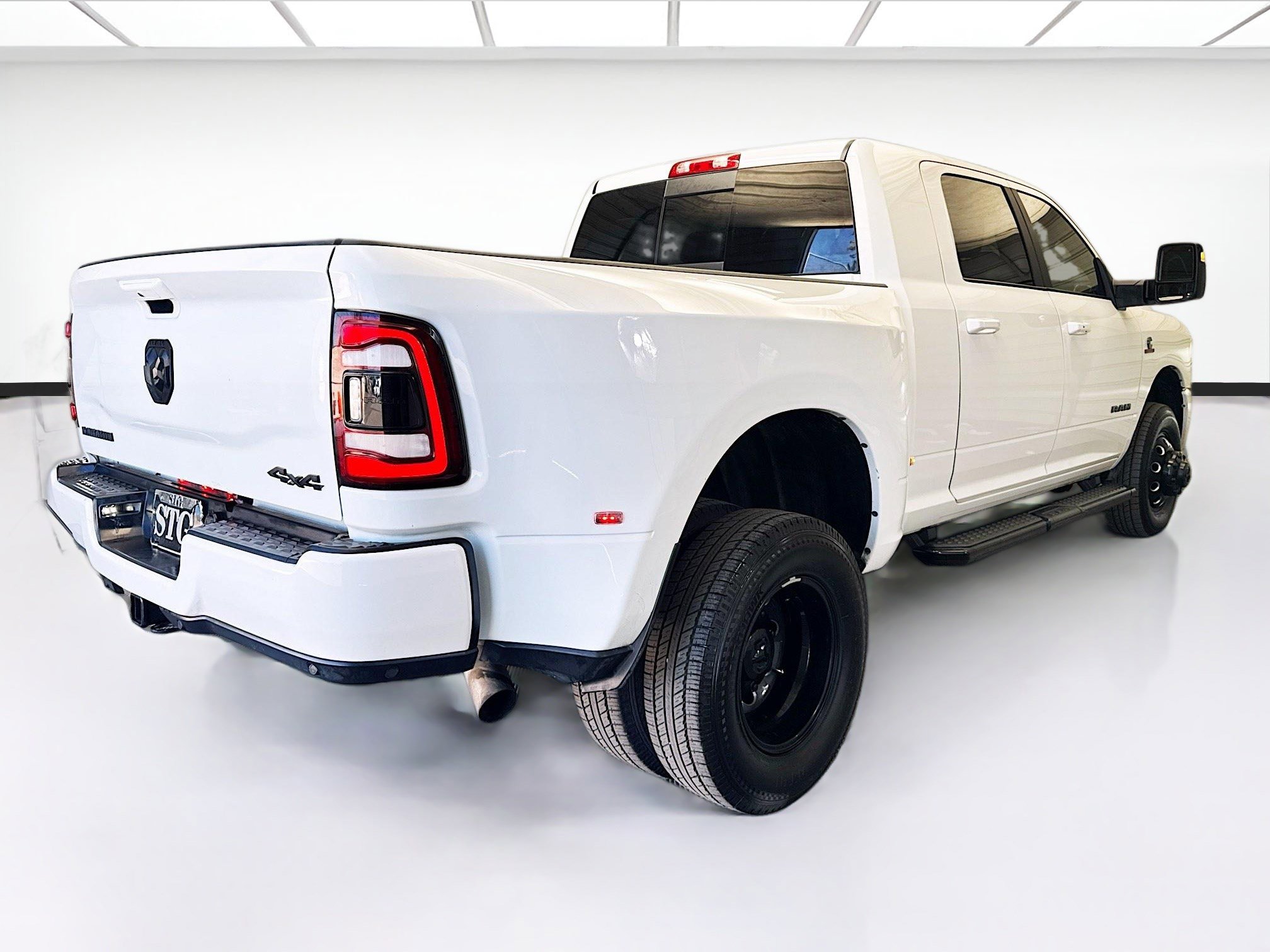Used 2024 RAM 3500 Laramie w/ Night Edition image 4