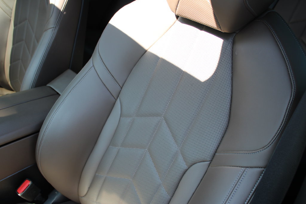 Used 2024 BMW 530i xDrive w/ Convenience Package AWD/4WD image 10