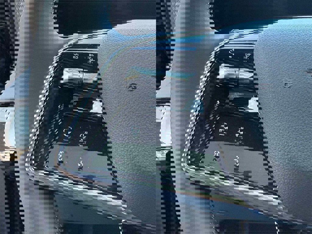 New 2025 Cadillac Optiq Sport 2 w/ LPO, ONYX Package image 17