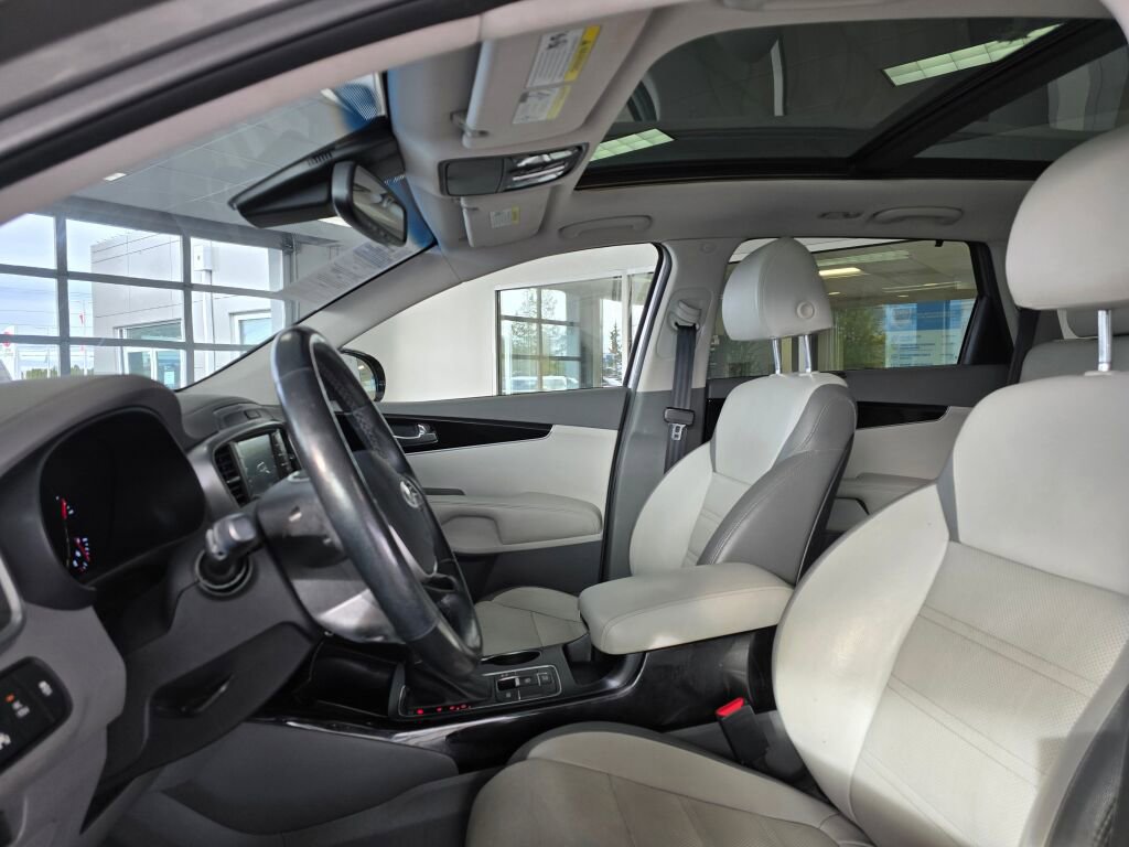 Used 2019 Kia Sorento SX image 24