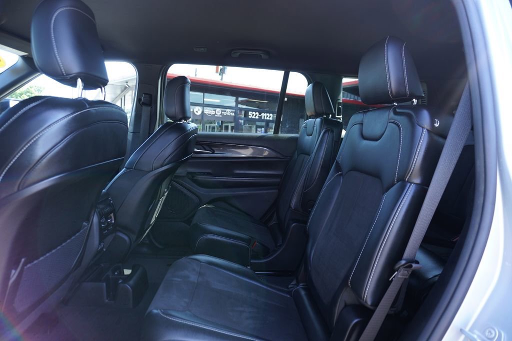 Used 2023 Jeep Grand Cherokee L Laredo AWD/4WD image 26