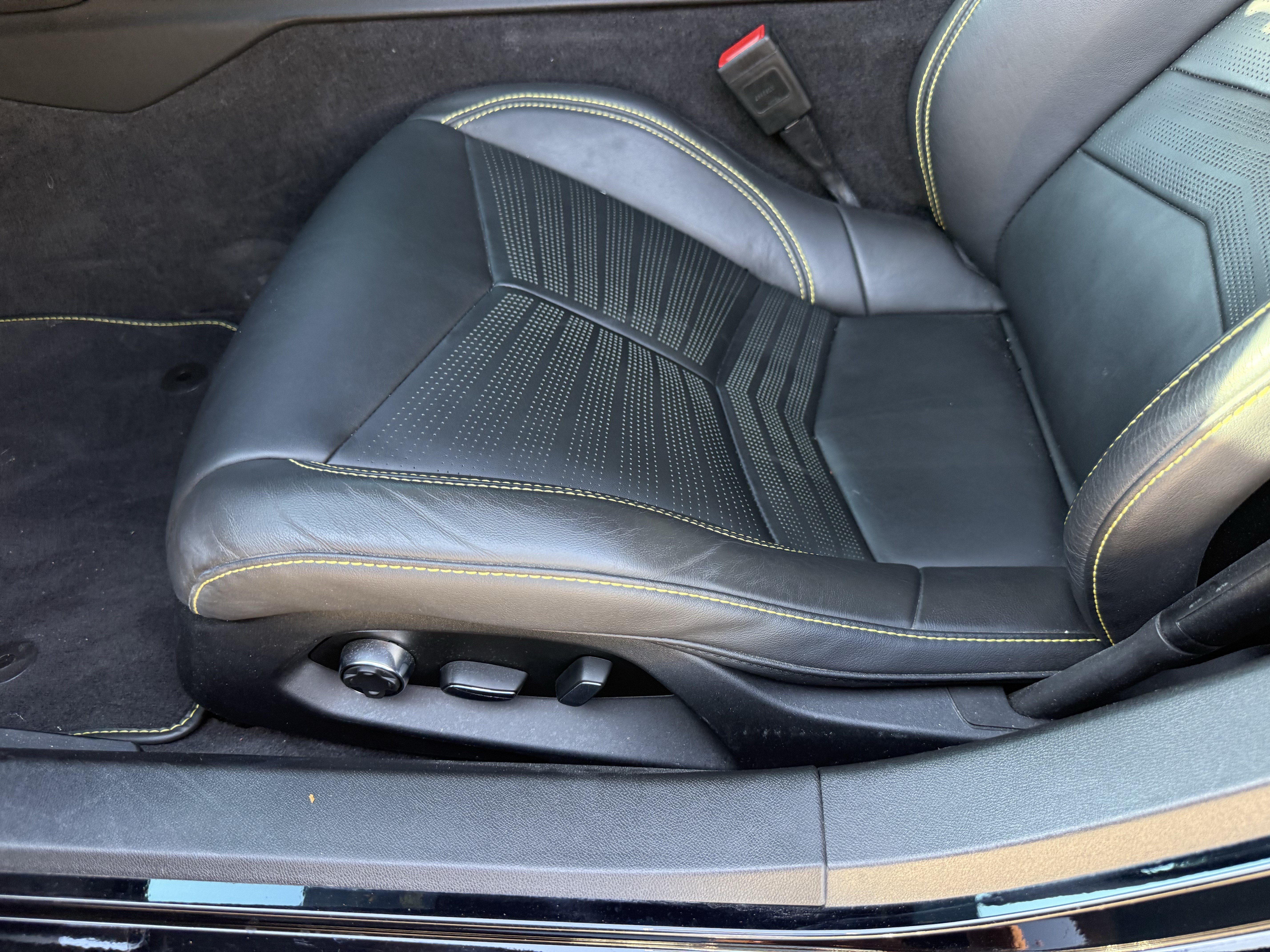 Used 2025 Chevrolet Corvette Z06 w/ Stealth Interior Trim Package RWD image 29