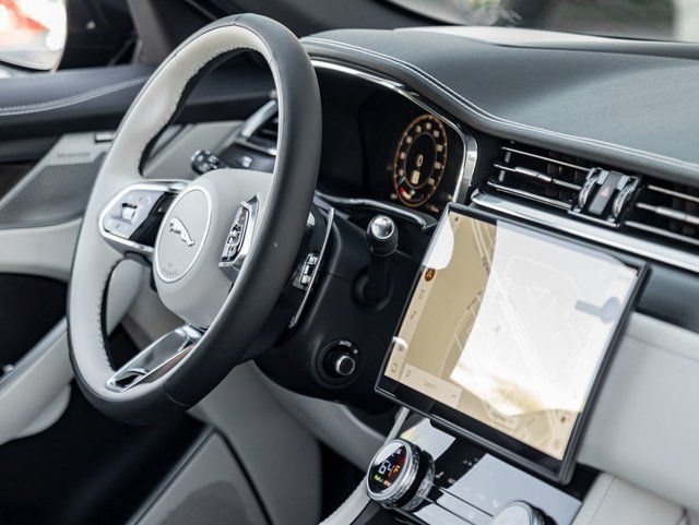 New 2026 Jaguar F-PACE R-Dynamic S AWD/4WD image 30