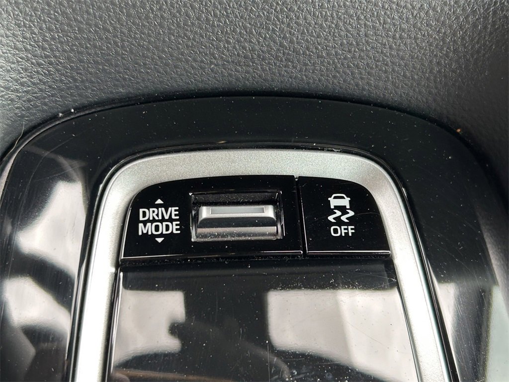Used 2025 Toyota Corolla SE image 28