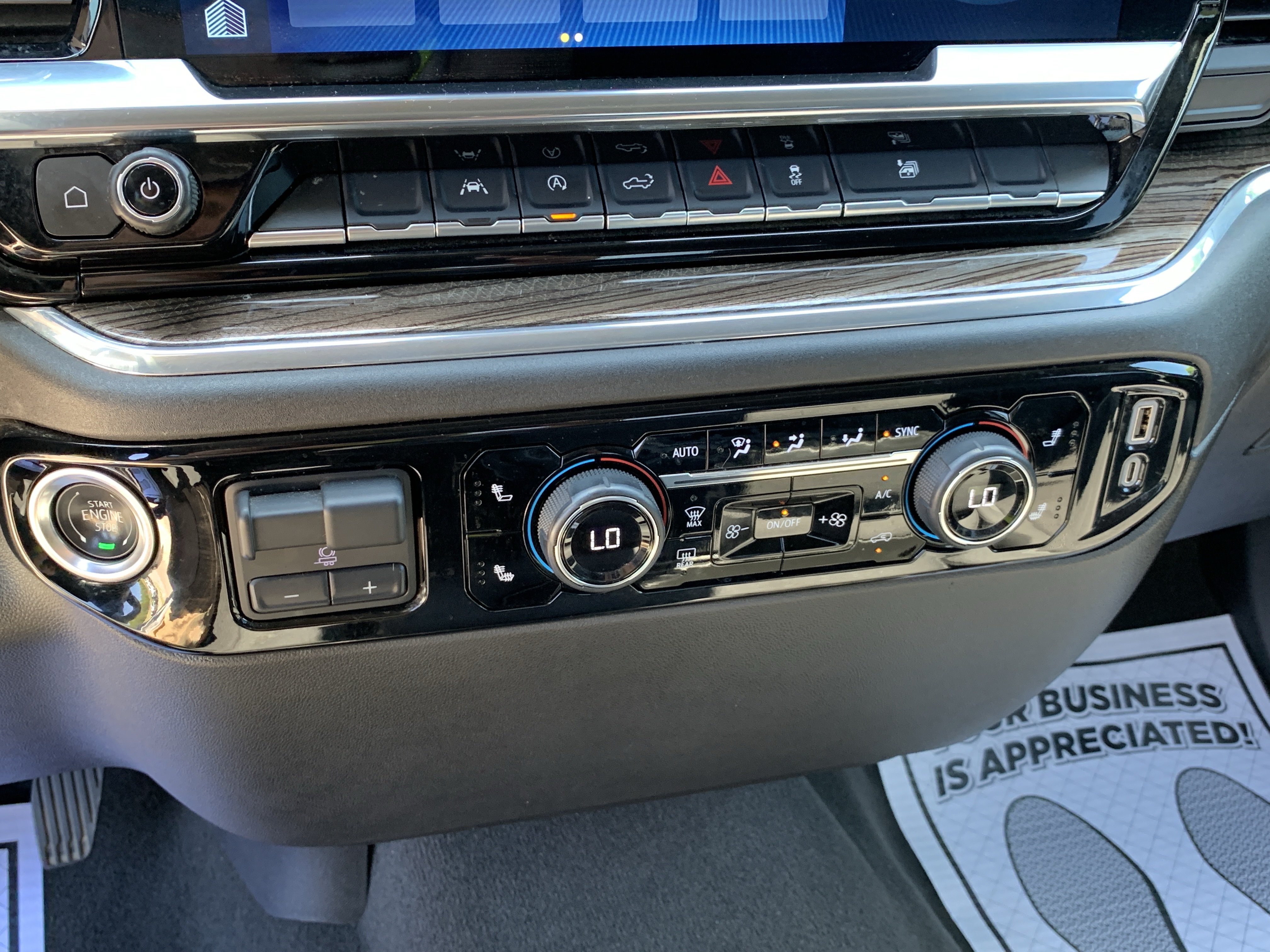 Used 2025 Chevrolet Silverado 1500 LT AWD/4WD image 30