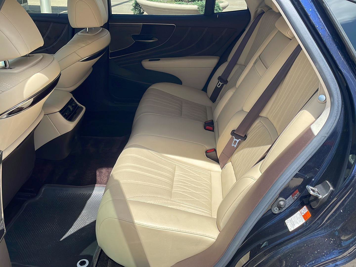Used 2020 Lexus LS 500 w/ Interior Upgrade Package RWD image 6