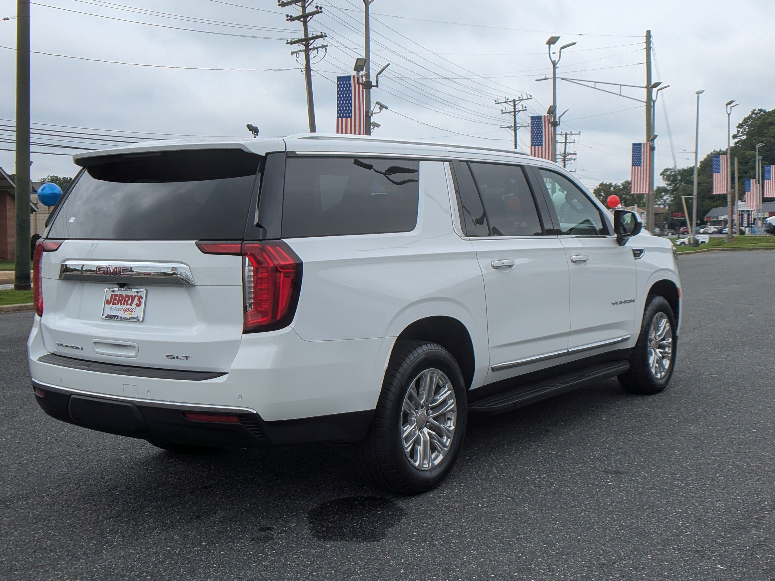 Used 2024 GMC Yukon XL SLT AWD/4WD image 9