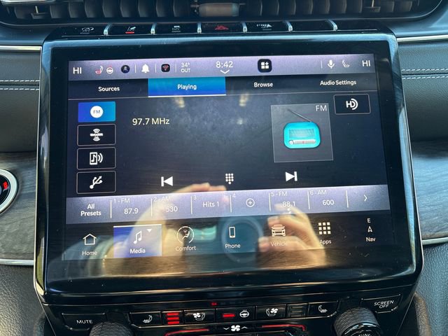 Used 2024 Jeep Grand Cherokee Overland w/ Luxury Tech Group IV AWD/4WD image 24