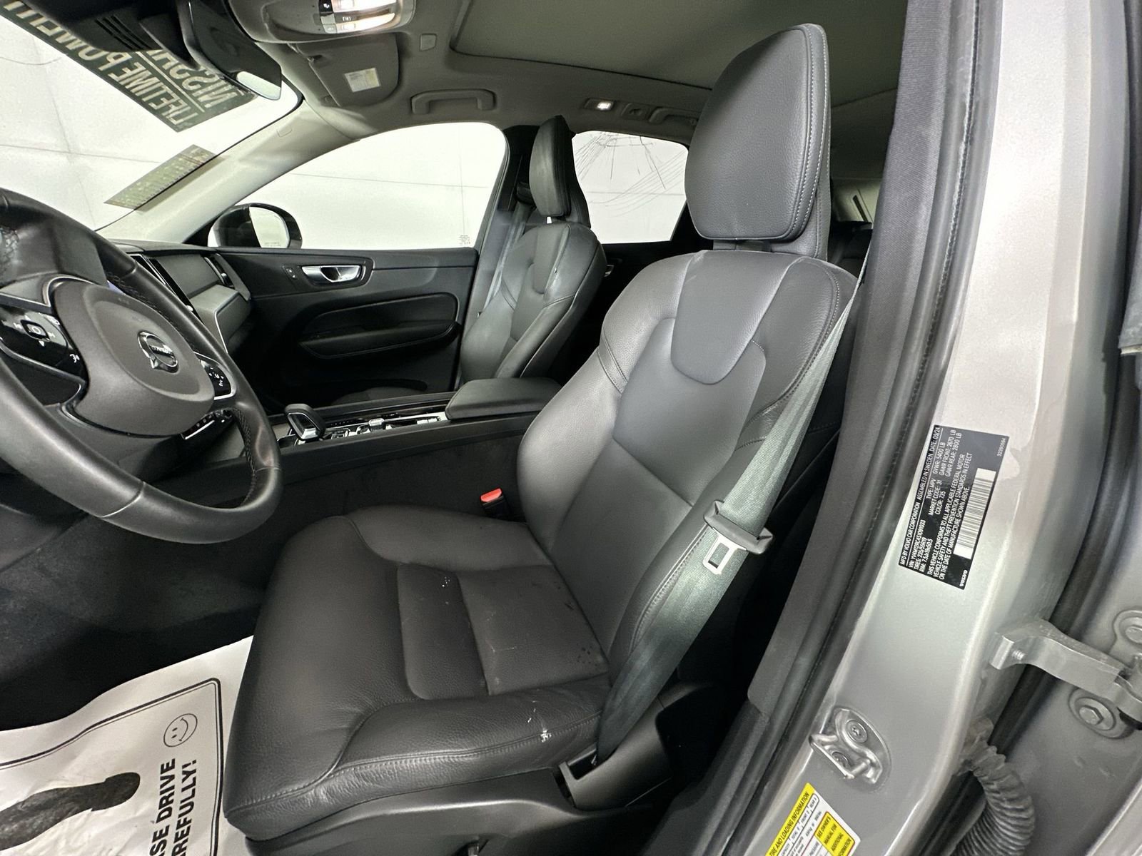 Used 2025 Volvo XC60 B5 Plus image 15