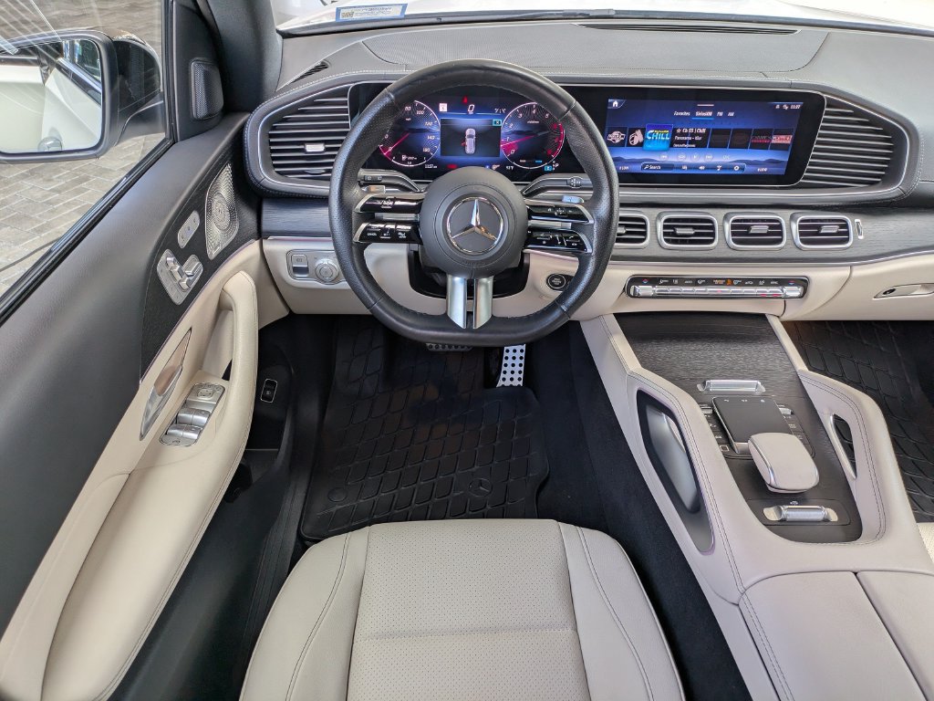 Used 2025 Mercedes-Benz GLS 450 4MATIC image 18
