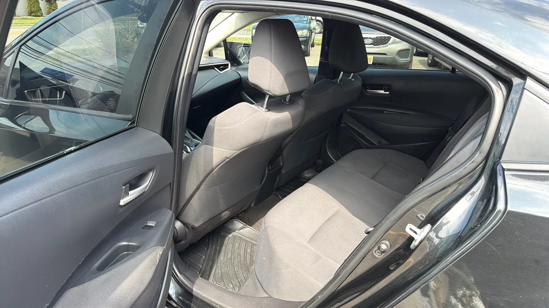 Used 2020 Toyota Corolla LE FWD image 26
