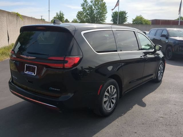 Used 2024 Chrysler Pacifica Limited FWD image 6