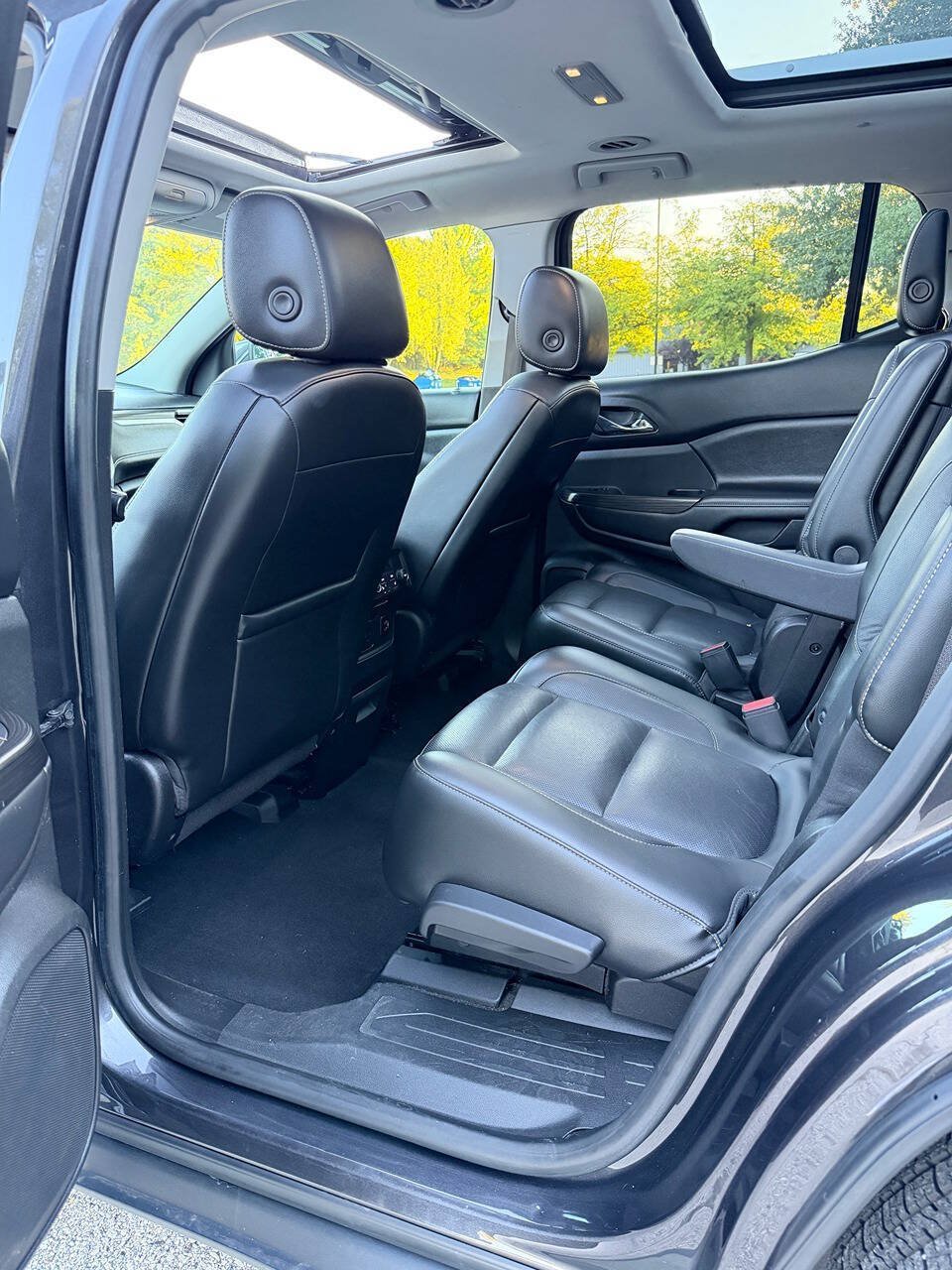 Used 2017 GMC Acadia SLT w/ LPO, Floor Liner Package AWD/4WD image 36