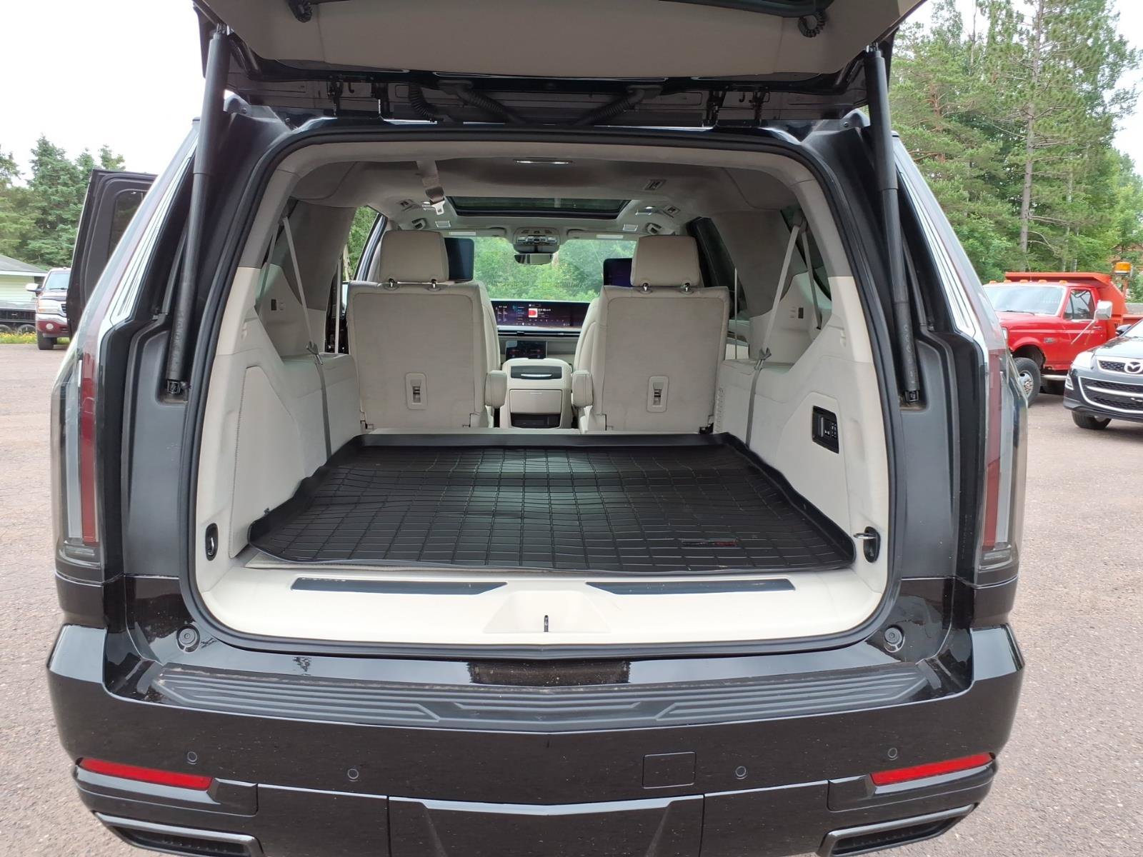 Used 2026 Cadillac Escalade ESV Platinum Sport AWD/4WD image 12