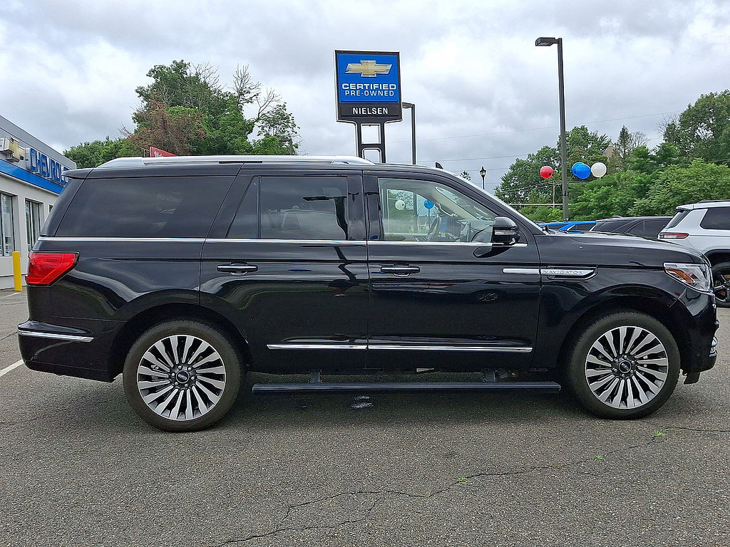 Used 2021 Lincoln Navigator Reserve w/ Luxury Package AWD/4WD image 25