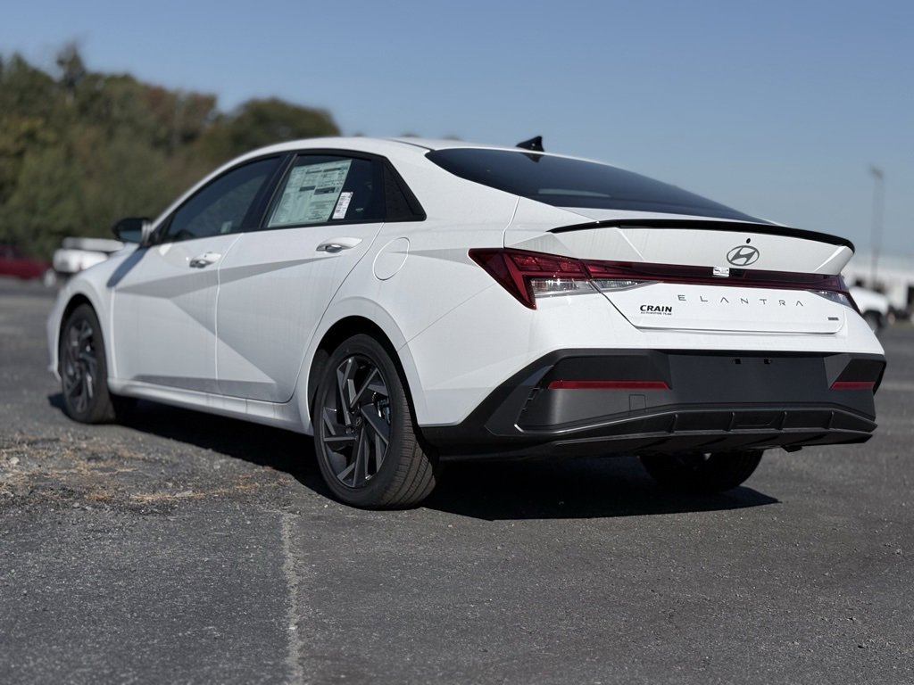 New 2025 Hyundai Elantra SEL image 5