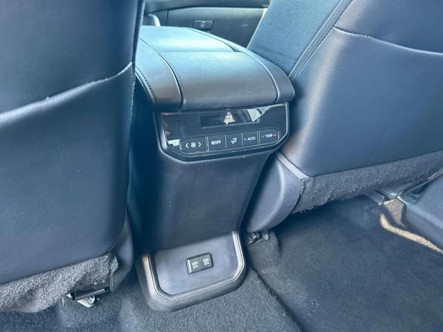 Used 2021 Toyota Highlander XLE image 18