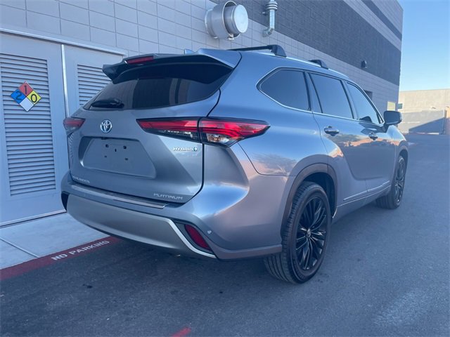 Used 2021 Toyota Highlander Platinum image 3