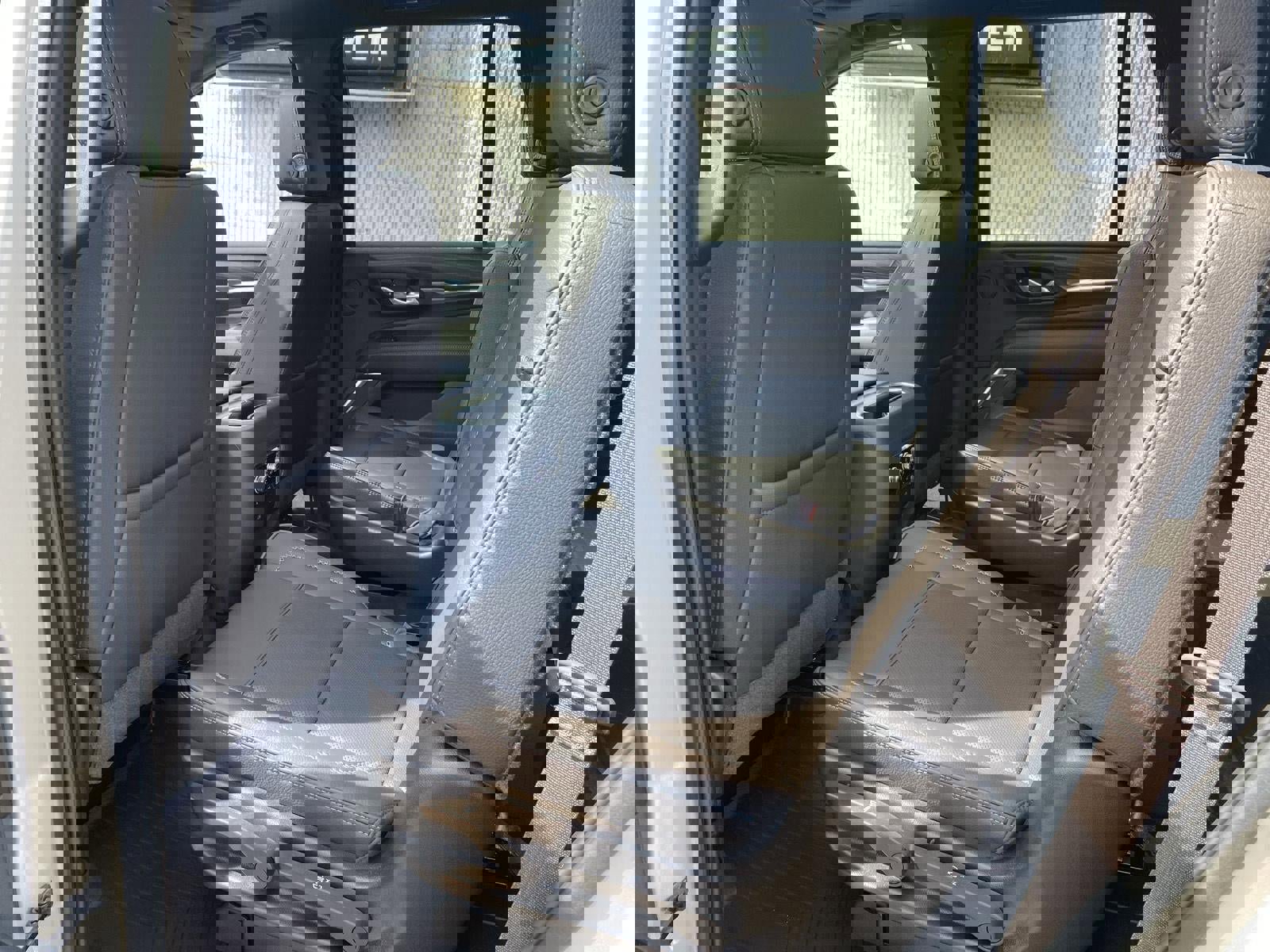 Used 2021 GMC Yukon Denali w/ Denali Premium Package image 28