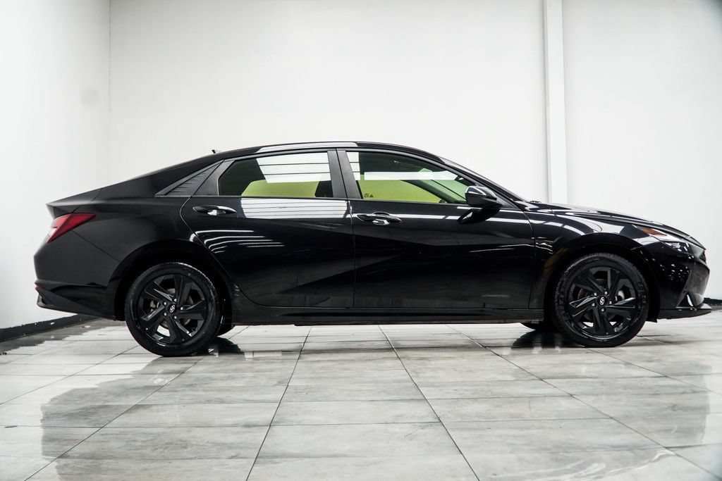 Used 2022 Hyundai Elantra SEL w/ Cargo Package FWD image 7