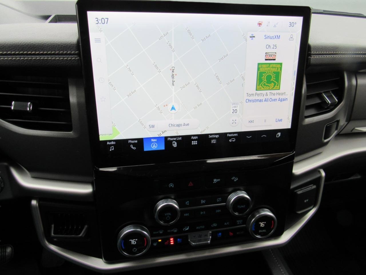 Used 2023 Ford Expedition XLT image 21