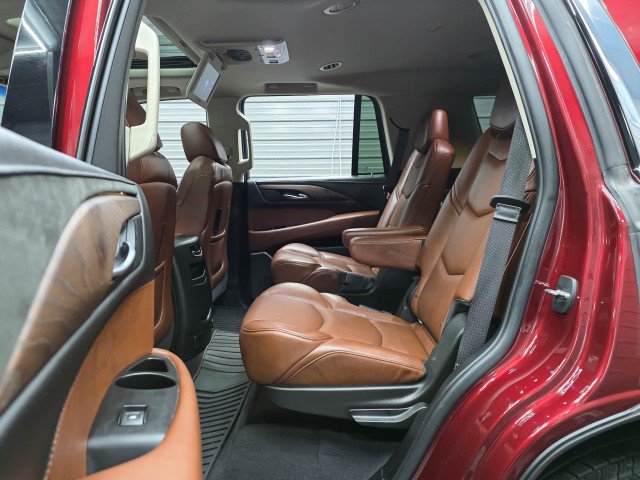 Used 2019 Cadillac Escalade Luxury AWD/4WD image 18