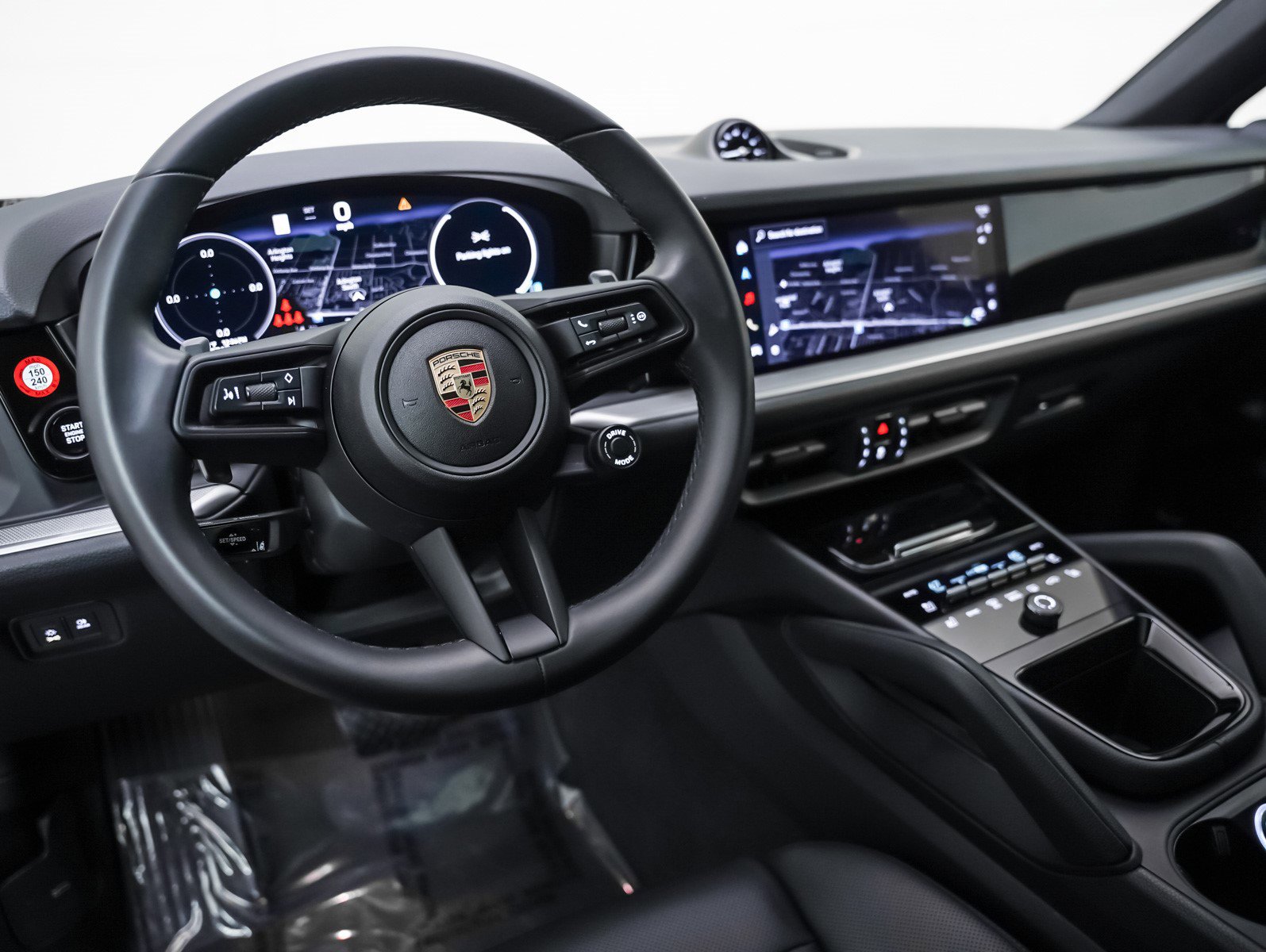 Used 2025 Porsche Cayenne Coupe image 4