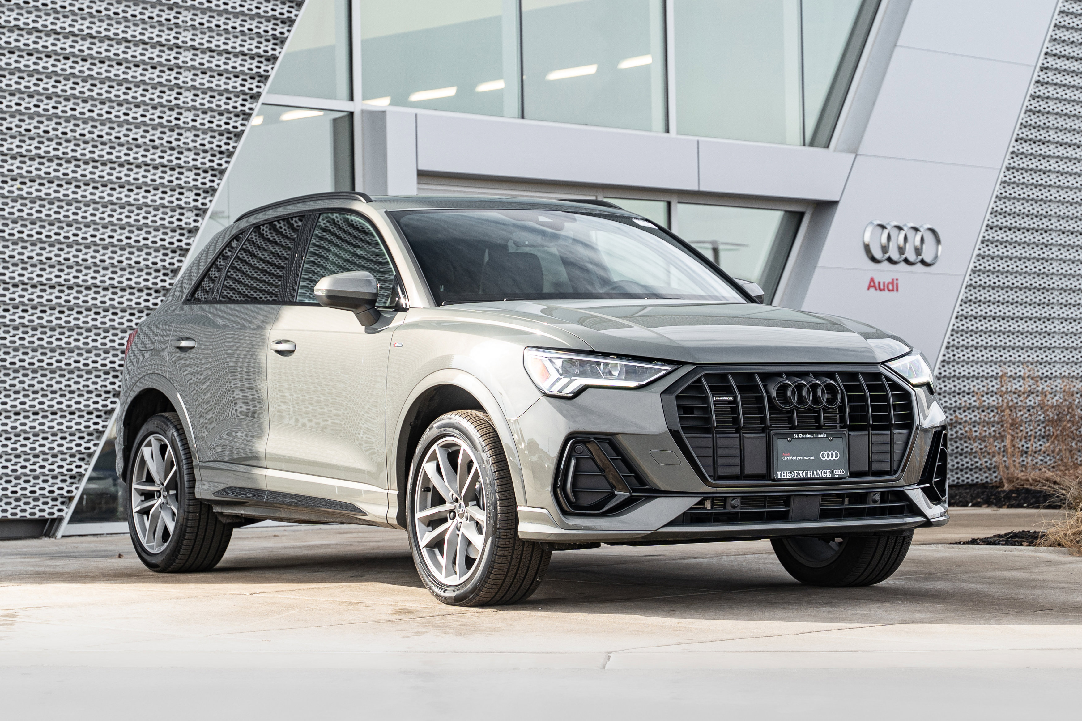Certified 2025 Audi Q3 2.0T Premium w/ Convenience Package image 1