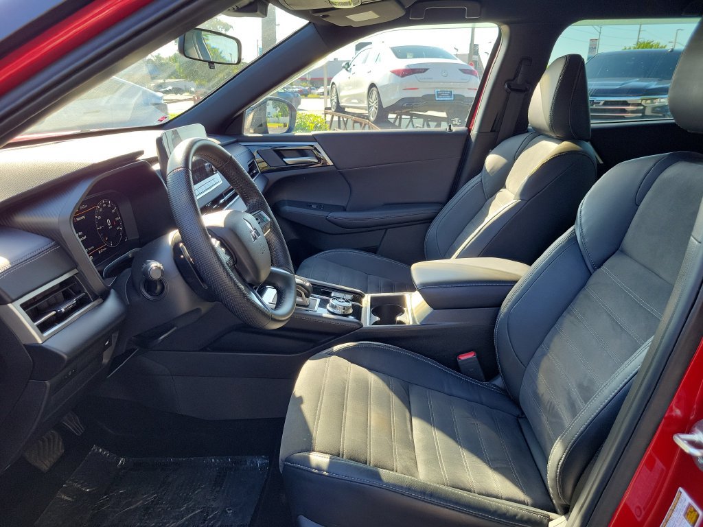 Used 2023 Mitsubishi Outlander SE Black Edition FWD image 24