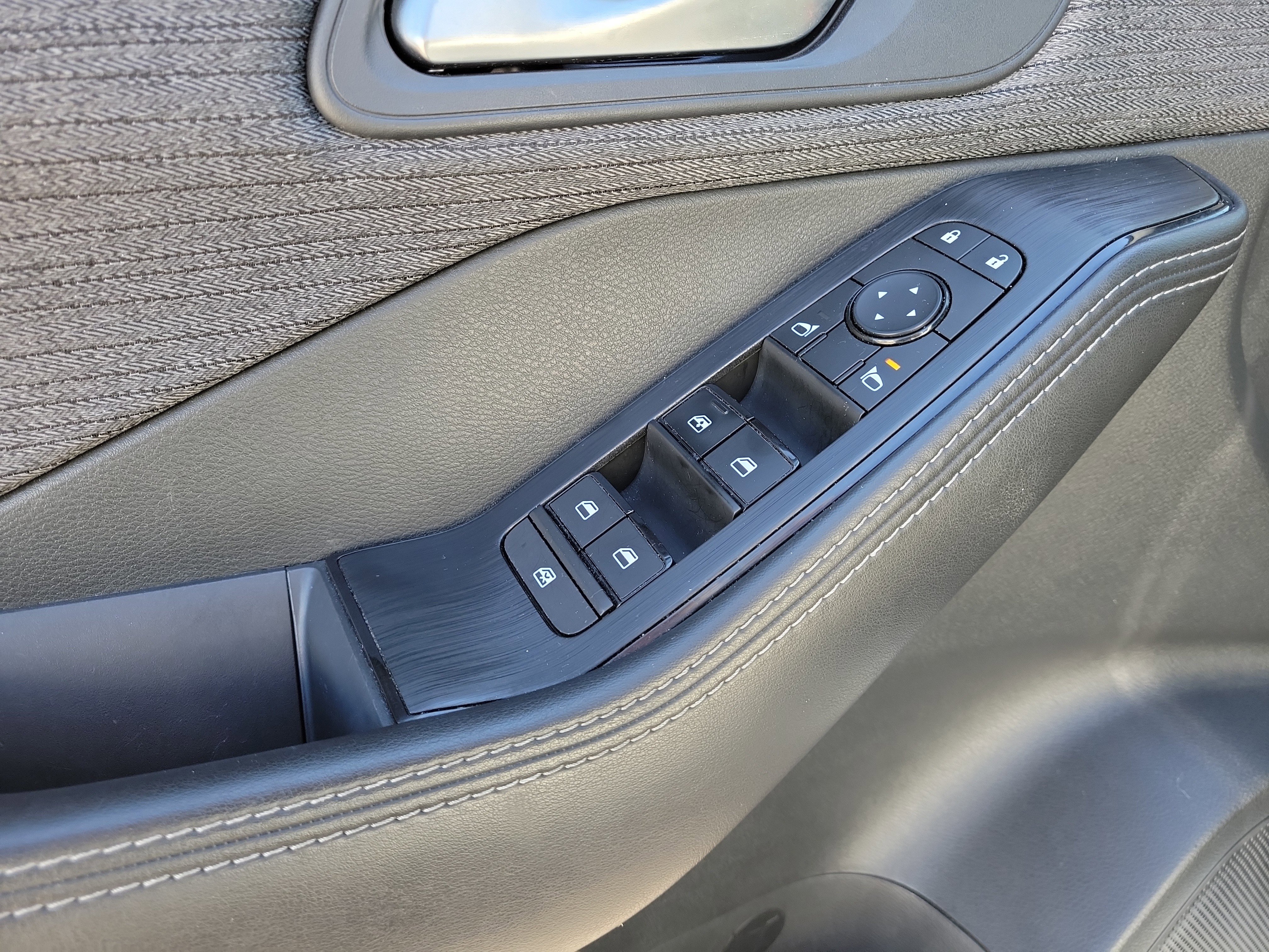 Used 2021 Nissan Rogue SV FWD image 15
